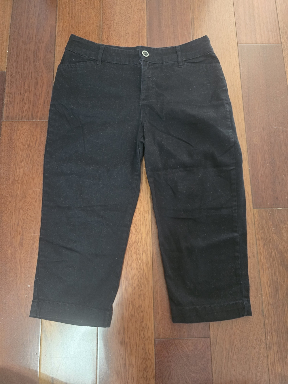 St. John Black Capris